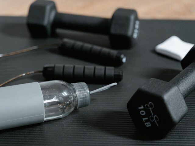 Mini‑gym compacte pour progresser en appartement