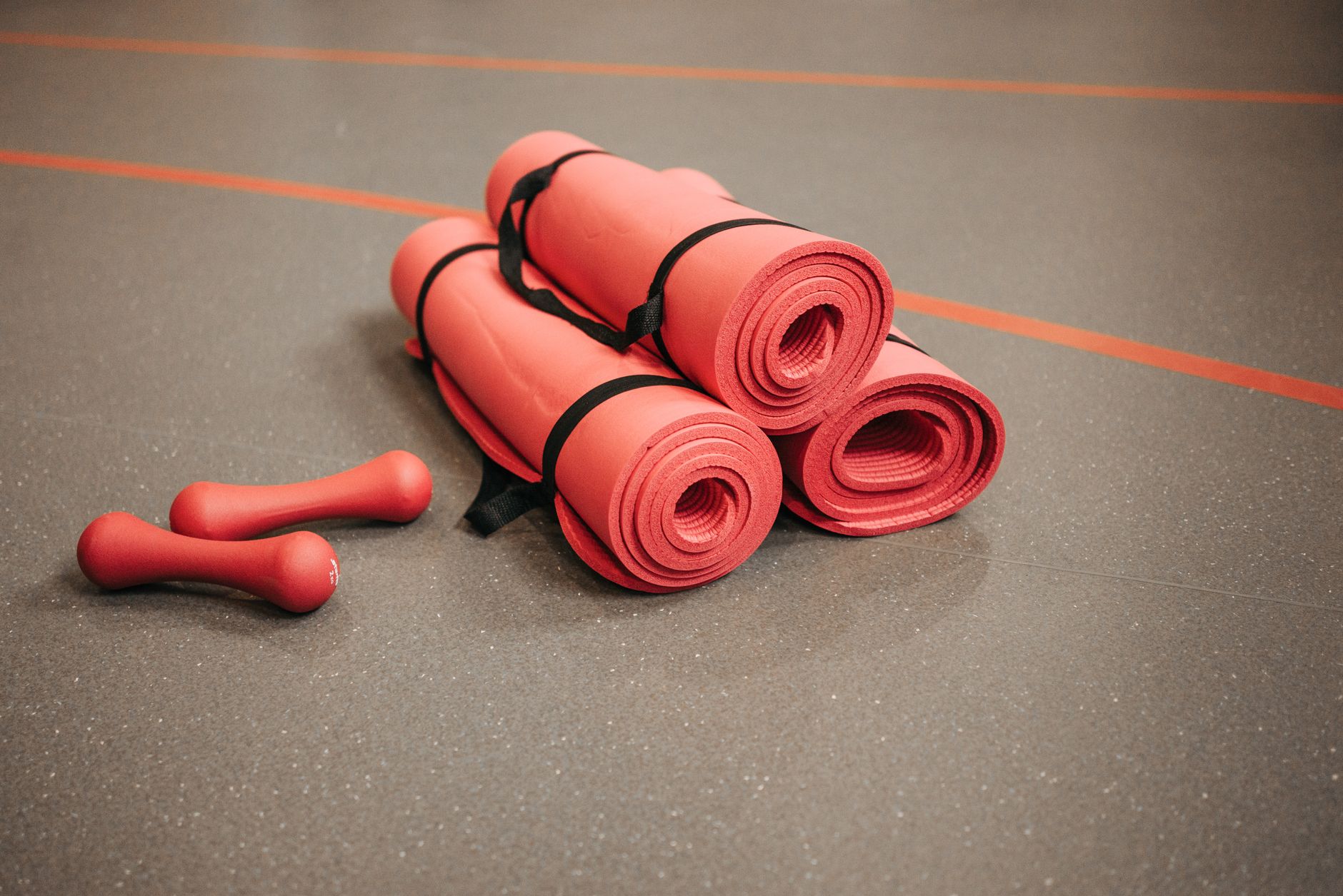 Tapis de yoga épais ou fin : lequel pour la récupération